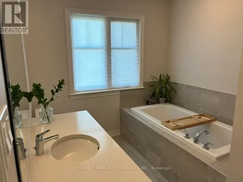 303 Kanashtage Terrace Ottawa ON K4A 5K1