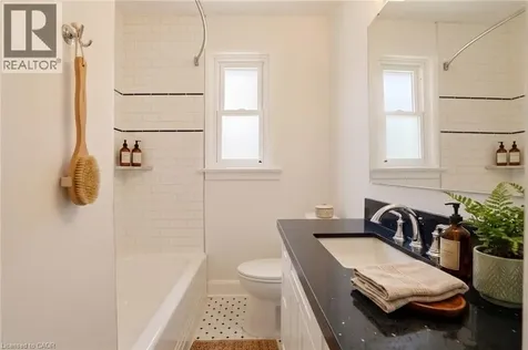 1642 King Street East Hamilton ON L8K 1T9