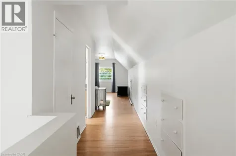 1642 King Street East Hamilton ON L8K 1T9