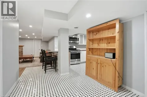 1642 King Street East Hamilton ON L8K 1T9