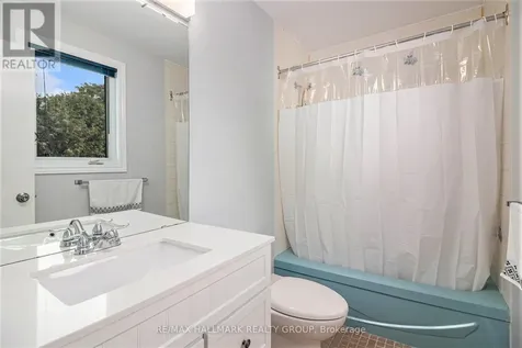 270 Mceachern Crescent Ottawa ON K1E 3K5