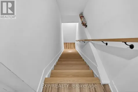 271 Duncairn Avenue Ottawa ON K1Z 7H1