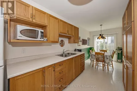 23 Roblyn Way Ottawa ON K2G 5Z4