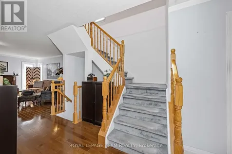 23 Roblyn Way Ottawa ON K2G 5Z4