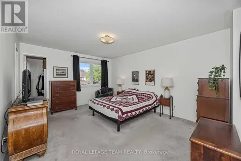 23 Roblyn Way Ottawa ON K2G 5Z4