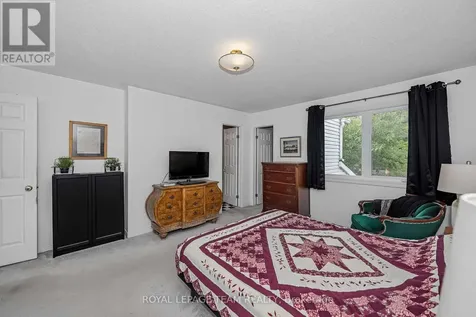 23 Roblyn Way Ottawa ON K2G 5Z4