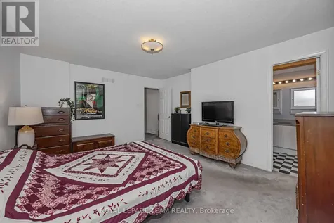 23 Roblyn Way Ottawa ON K2G 5Z4