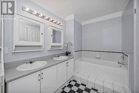 23 Roblyn Way Ottawa ON K2G 5Z4