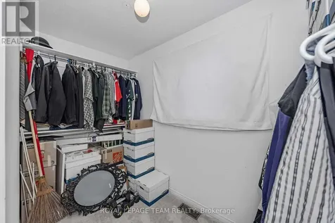 23 Roblyn Way Ottawa ON K2G 5Z4