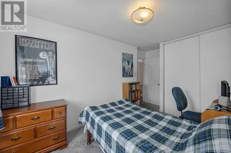 23 Roblyn Way Ottawa ON K2G 5Z4