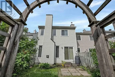 23 Roblyn Way Ottawa ON K2G 5Z4