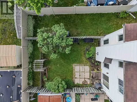 23 Roblyn Way Ottawa ON K2G 5Z4
