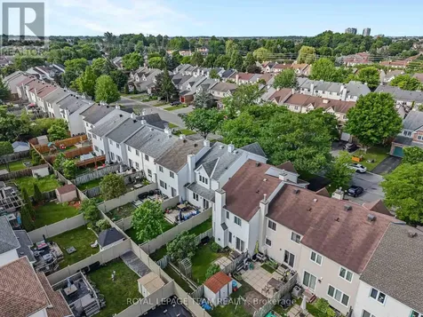 23 Roblyn Way Ottawa ON K2G 5Z4