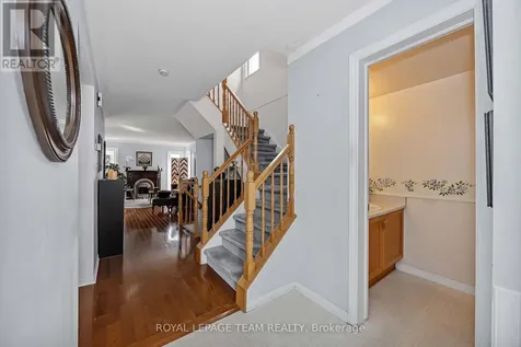 23 Roblyn Way Ottawa ON K2G 5Z4