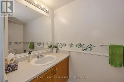 23 Roblyn Way Ottawa ON K2G 5Z4