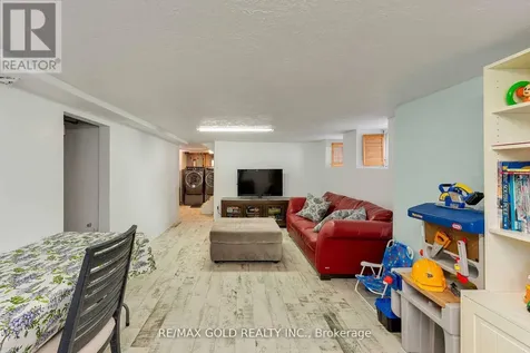 16 Maynard Avenue Kitchener ON N2H 4Z6