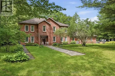 2 Seeley Court Wasaga Beach ON L9Z 2A7
