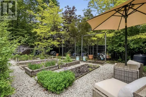 2 Seeley Court Wasaga Beach ON L9Z 2A7