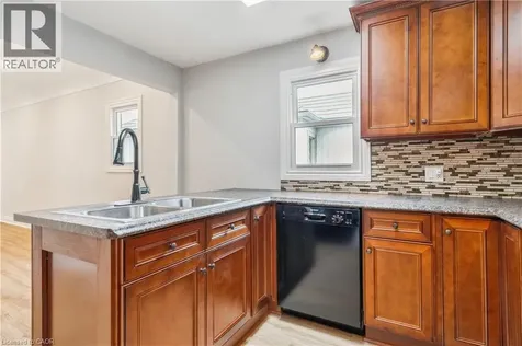 93 East 31st Street East Hamilton ON L8V 3N9