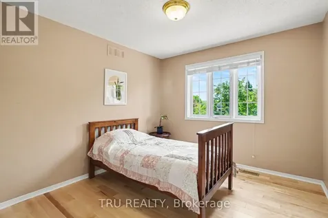 40 Cimarron Crescent Ottawa ON K2G 6E1
