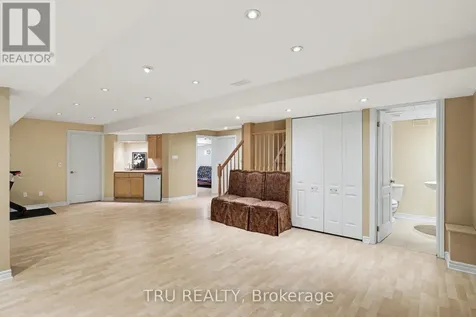 40 Cimarron Crescent Ottawa ON K2G 6E1