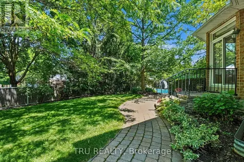 40 Cimarron Crescent Ottawa ON K2G 6E1