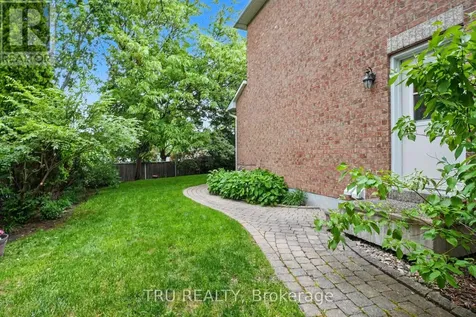 40 Cimarron Crescent Ottawa ON K2G 6E1