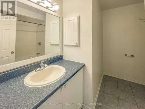 172 Gray Crescent Ottawa ON K2K 3L8