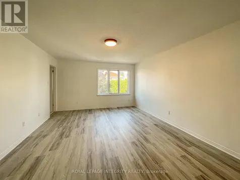 172 Gray Crescent Ottawa ON K2K 3L8
