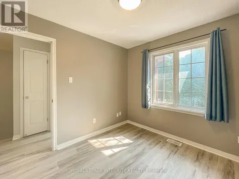 172 Gray Crescent Ottawa ON K2K 3L8