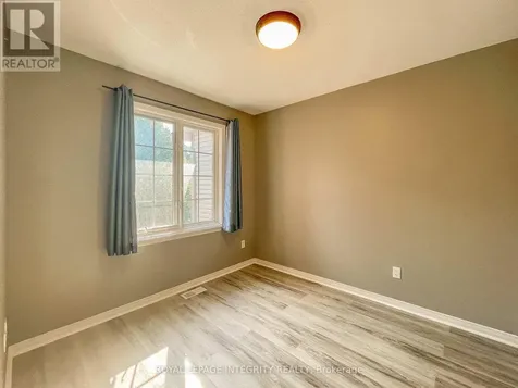 172 Gray Crescent Ottawa ON K2K 3L8