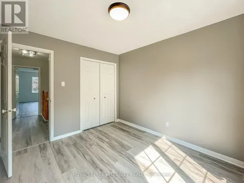 172 Gray Crescent Ottawa ON K2K 3L8