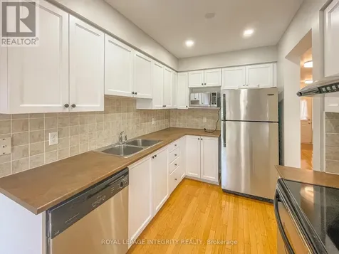 172 Gray Crescent Ottawa ON K2K 3L8