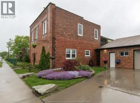 1679 Drouillard Windsor ON N8Y 2S4