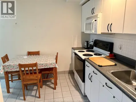 1679 Drouillard Windsor ON N8Y 2S4