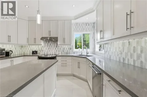 58 Anderson Court Ancaster ON L9G 4Z7