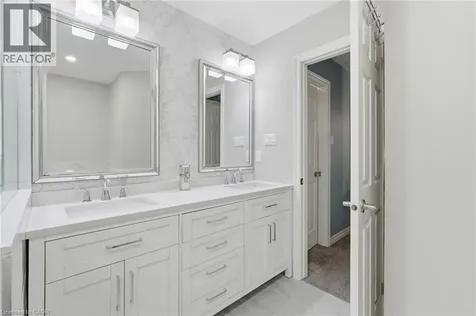 58 Anderson Court Ancaster ON L9G 4Z7