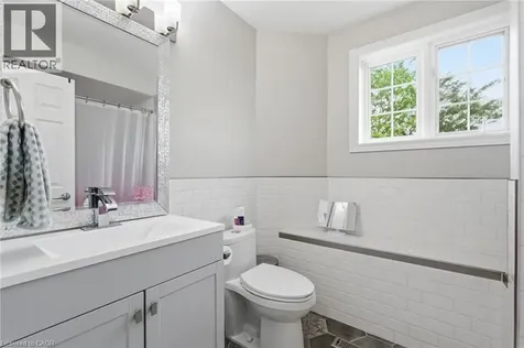 58 Anderson Court Ancaster ON L9G 4Z7