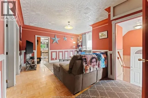 759 Glengarry Avenue Windsor ON N9A 1R4