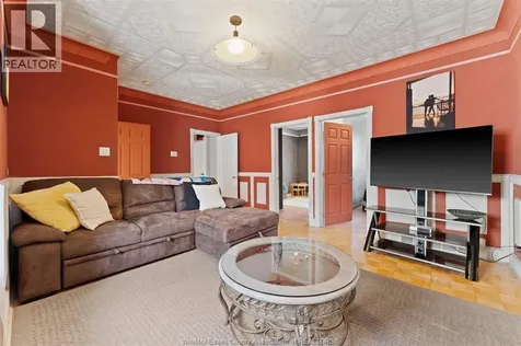 759 Glengarry Avenue Windsor ON N9A 1R4