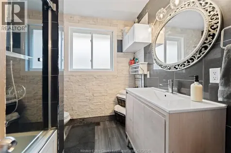 759 Glengarry Avenue Windsor ON N9A 1R4