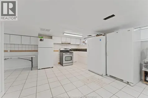 759 Glengarry Avenue Windsor ON N9A 1R4