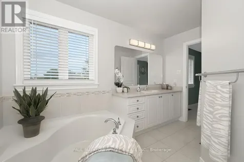 504 Landswood Way Ottawa ON K2S 0A5