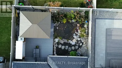 565 Bobolink Ridge Ottawa ON K2S 2P4