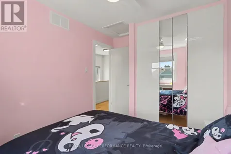 17 Bentbrook Crescent Ottawa ON K2J 3X9