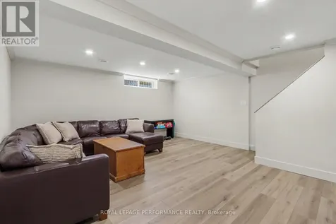 17 Bentbrook Crescent Ottawa ON K2J 3X9