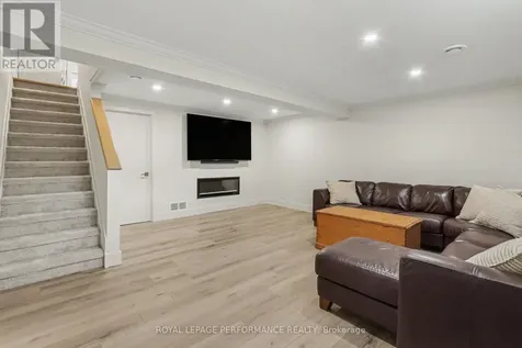 17 Bentbrook Crescent Ottawa ON K2J 3X9