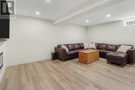 17 Bentbrook Crescent Ottawa ON K2J 3X9