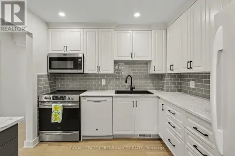 17 Bentbrook Crescent Ottawa ON K2J 3X9