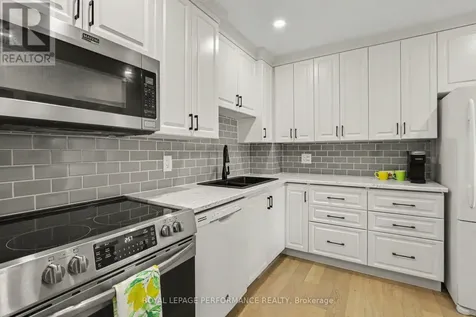 17 Bentbrook Crescent Ottawa ON K2J 3X9